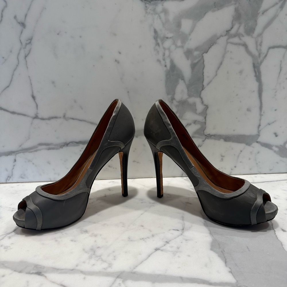 LAMB gray leather pumps